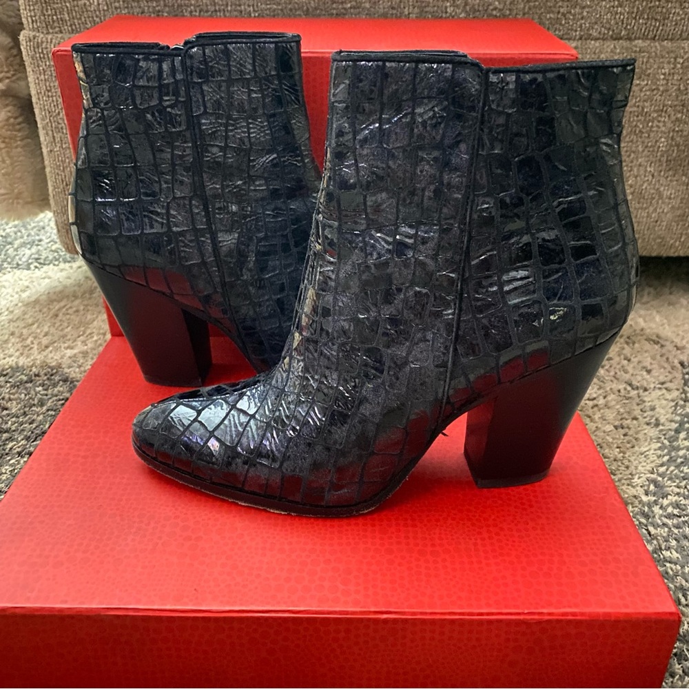 Donald J Pliner Swift Black Ankle Booties Size 7.5
